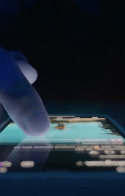 A fiatalok online biztonsága közös felelősség, ezért összefogásra van szükség az oktatásban és a törvénykezésben egyaránt. 